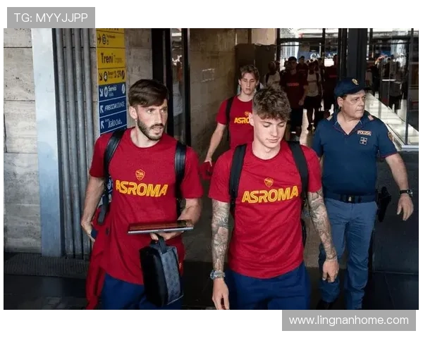 猛虎出笼活塞队媒体日合影曝光球员们与球迷共享精彩瞬间